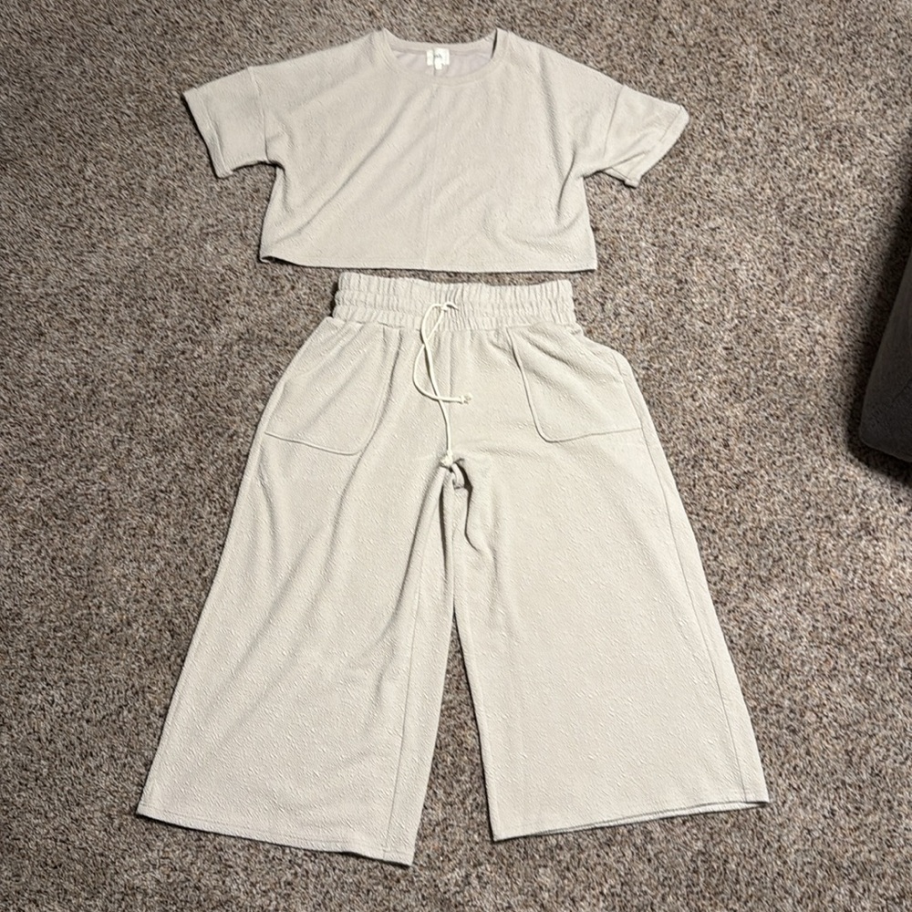 SALT Linden Heights Textured Set
$128.00